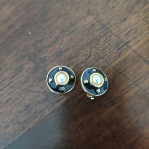 Black and pearl earring posts